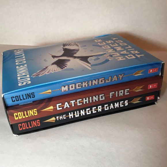 The Hunger Games Trilogy Book Set - Picture 1 of 3
